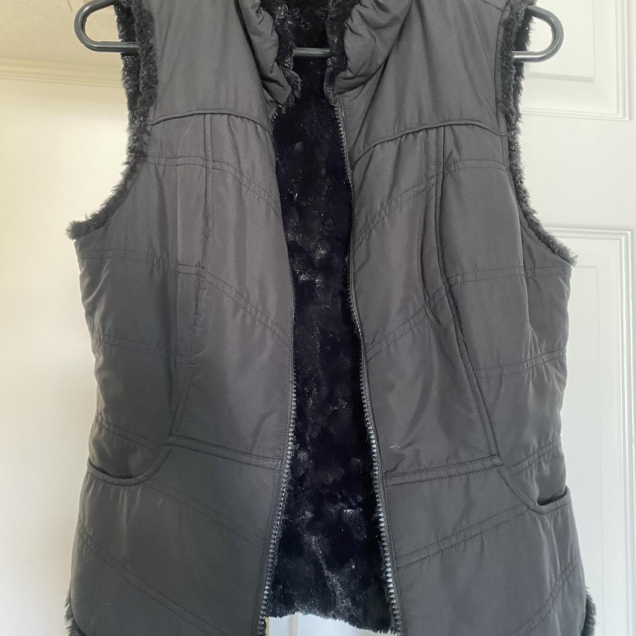 CAbi vest with faux fur Excellent condition - Depop