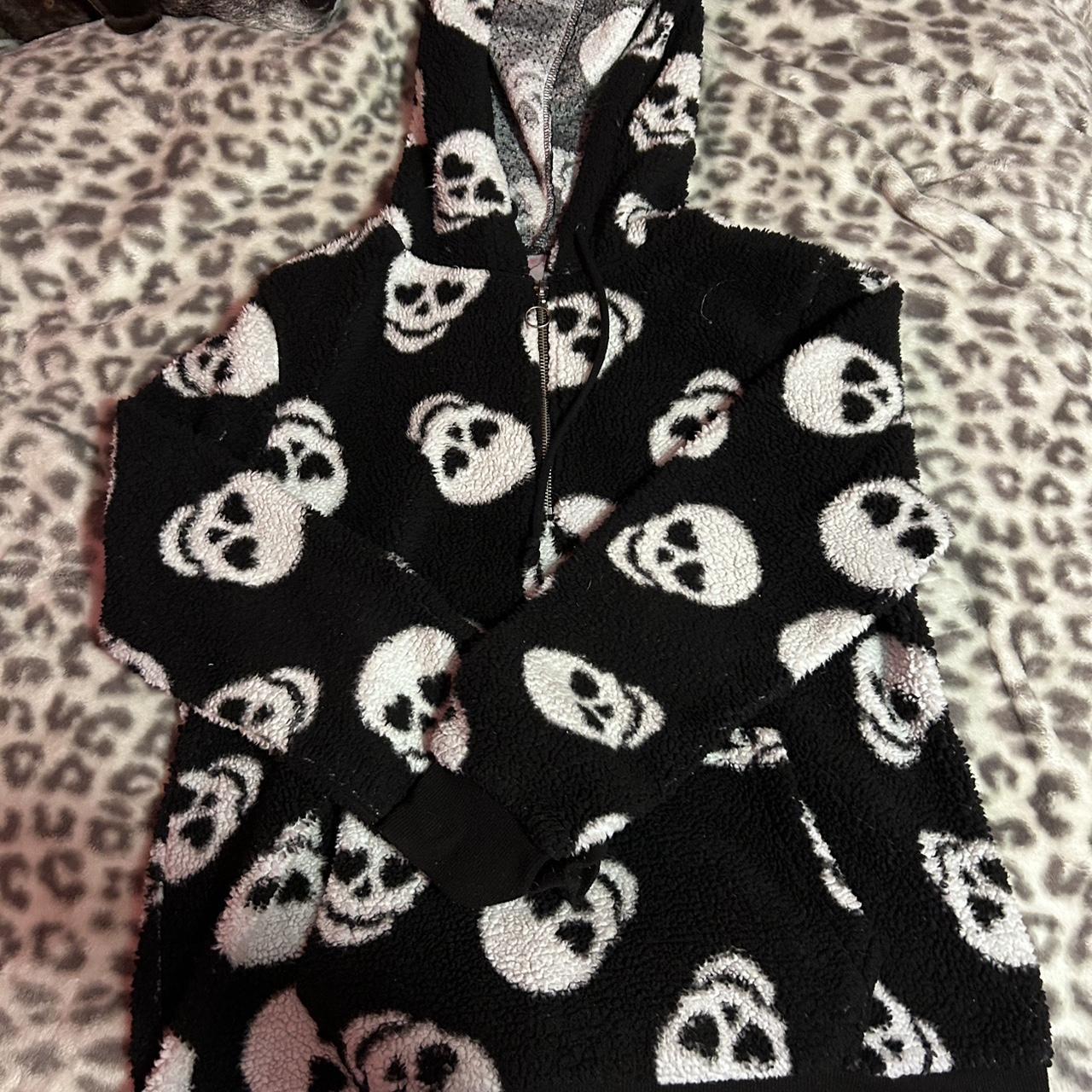 no boundaries skull hoodie 💀 -super cozy and... - Depop