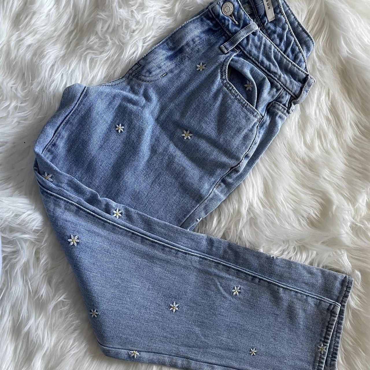 Jeans embroidered with Flowers Size 23 - Depop