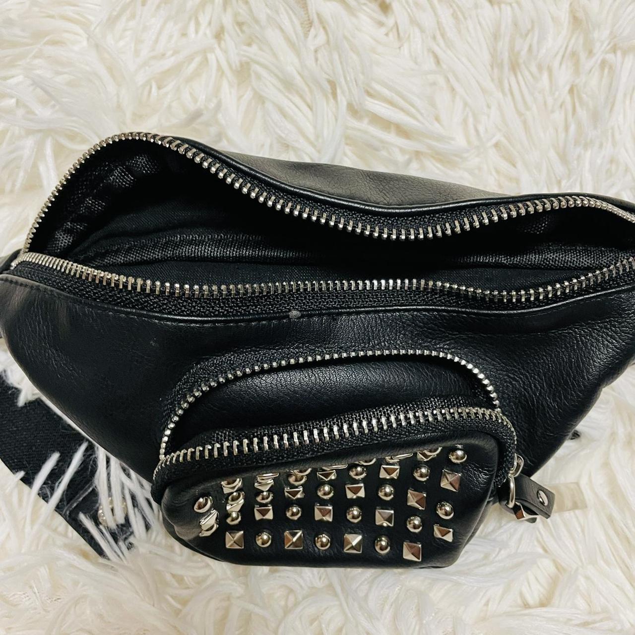 steve madden fanny pack black and silver with no - Depop