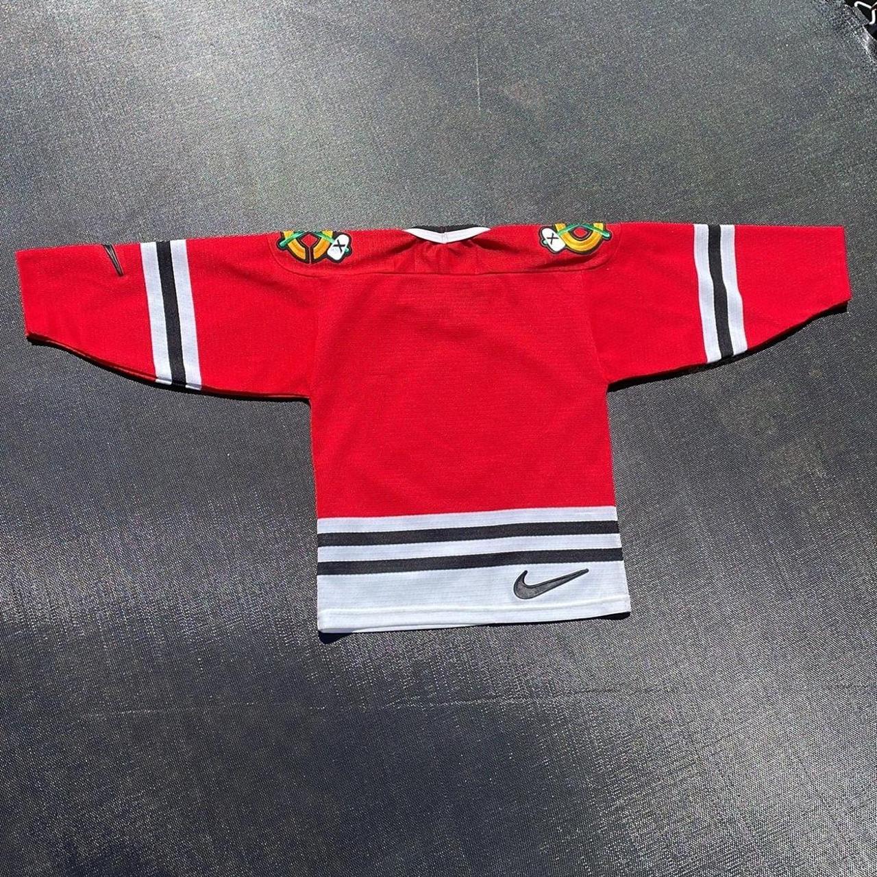 Sz L boys Nike jersey nwt has small rip in front of - Depop