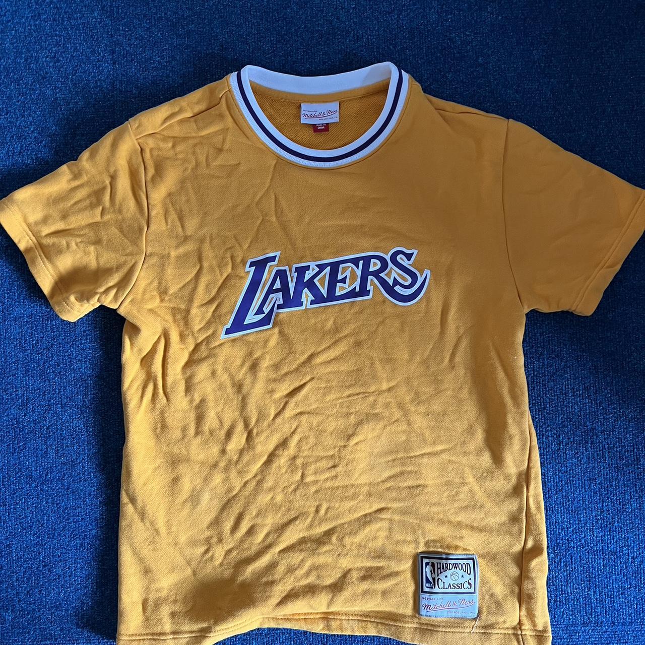 Mitchell & Ness Men's T-Shirt - Yellow