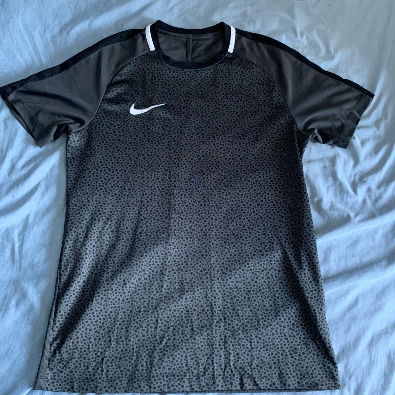 mens grey nike shirt