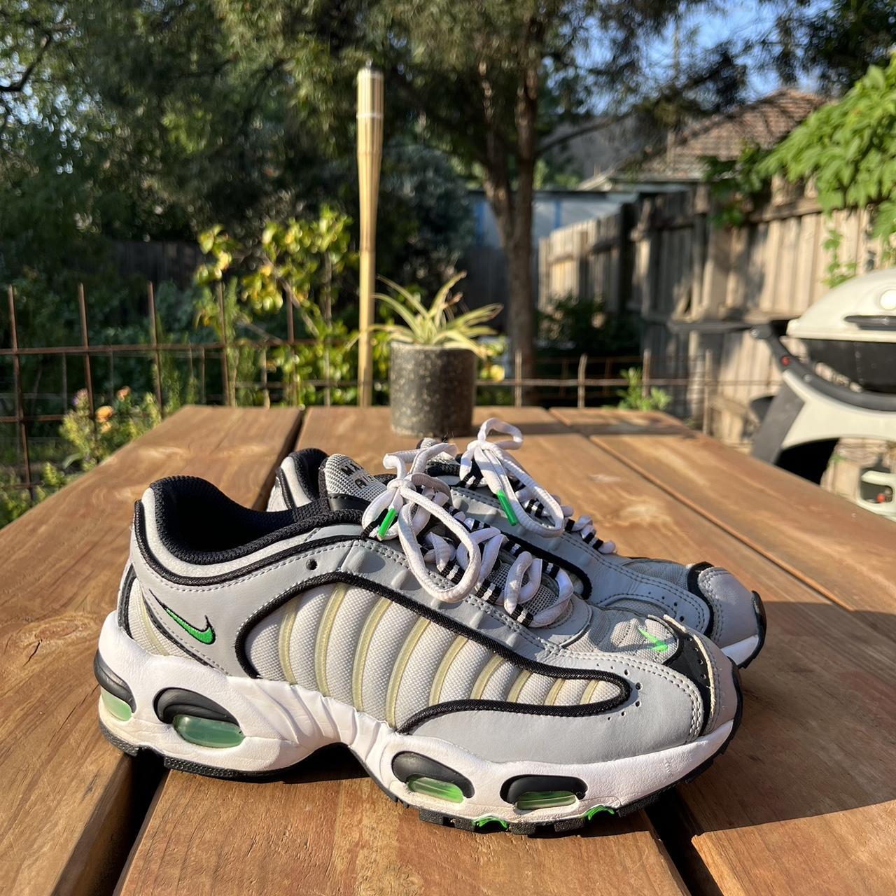 nike air tailwind size