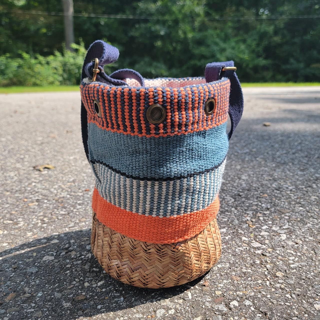 Lucky brand bucket newest bag with adjustable strap