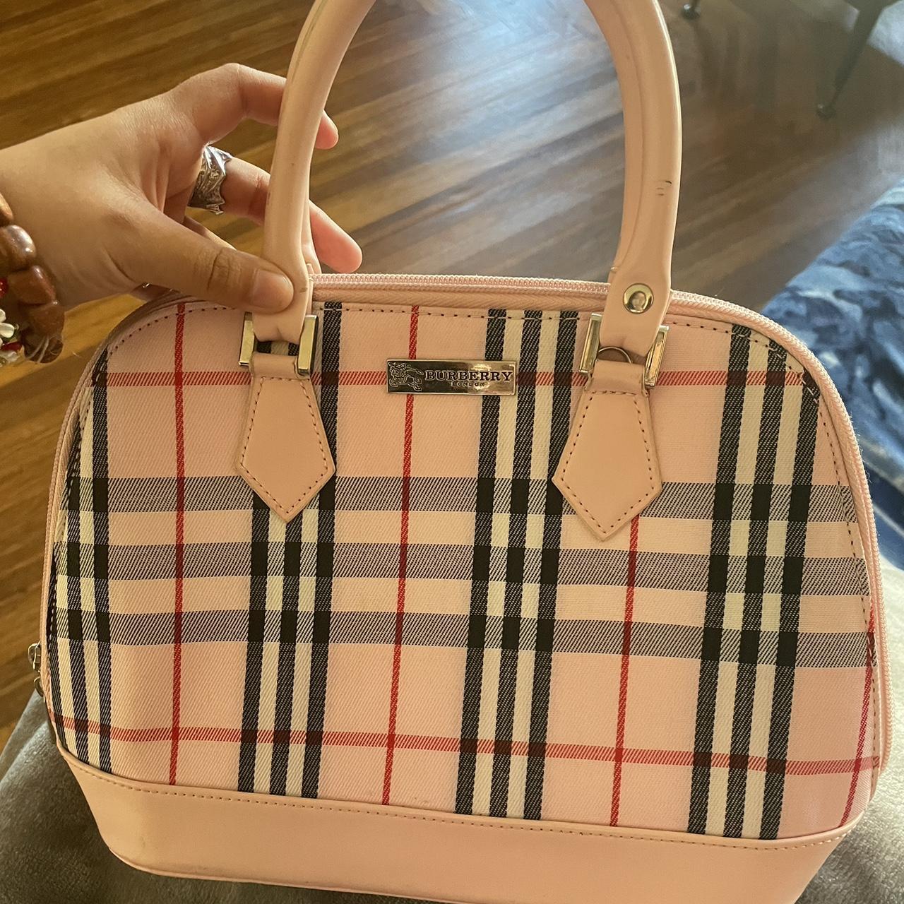 AUTHENTIC BURBERRY PURSE message me for details up - Depop