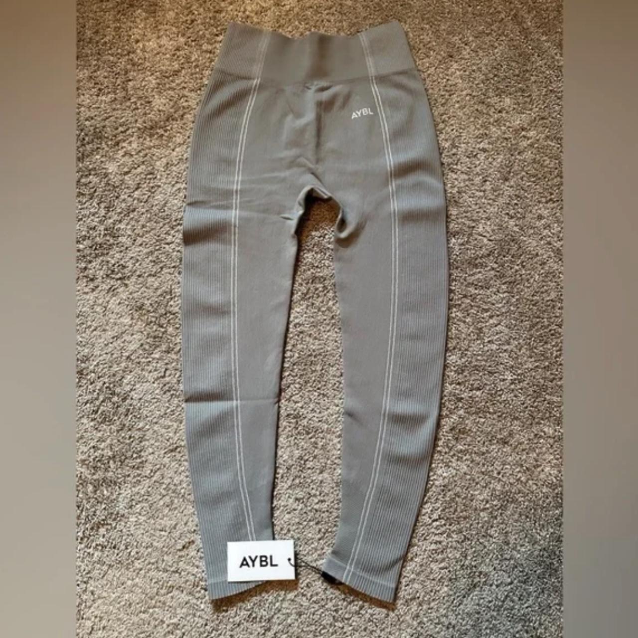 XL AYBL REFLEX SEAMLESS LEGGINGS - GREY (BRAND - Depop