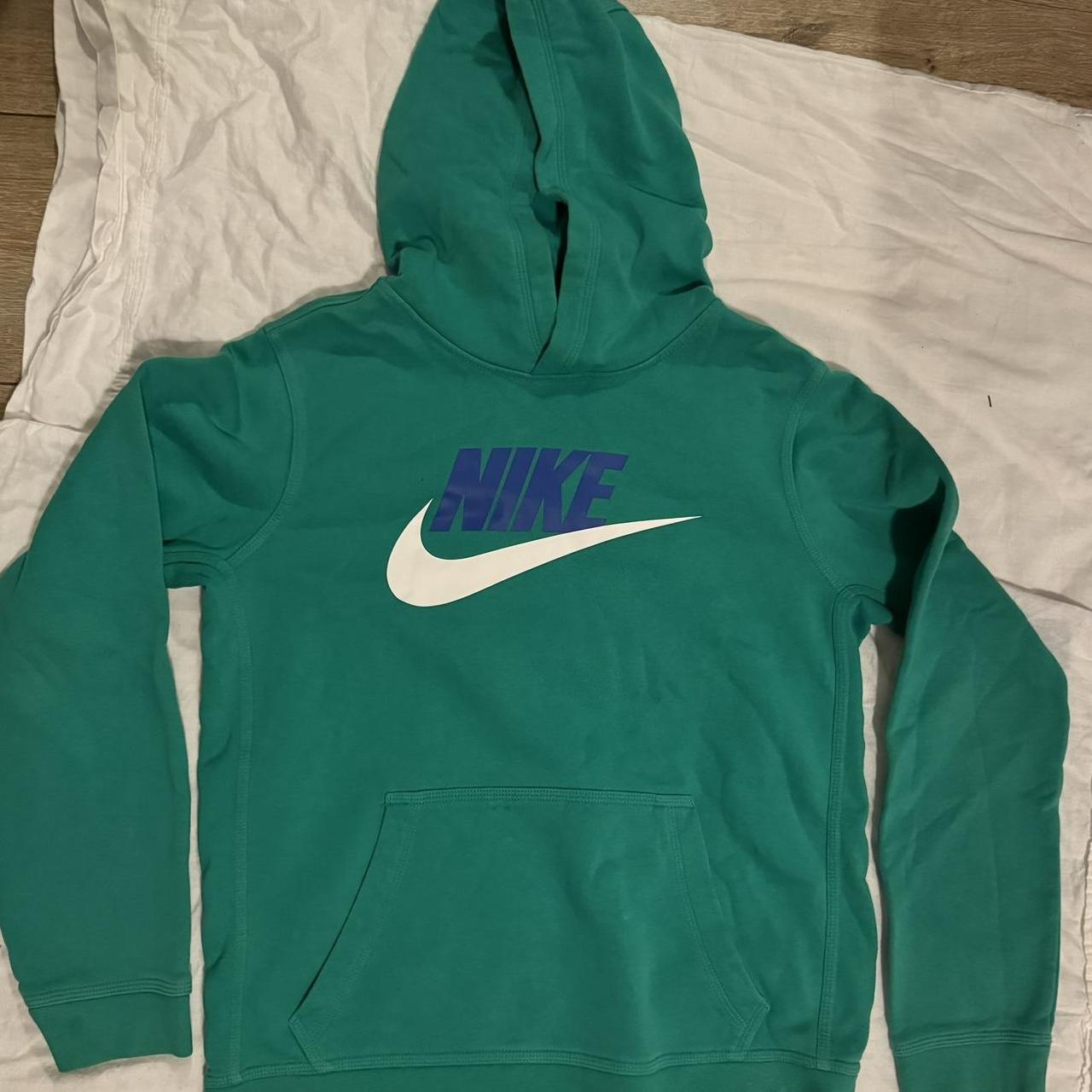 Green Nike Hoodie Perfect green shade Size kids XL