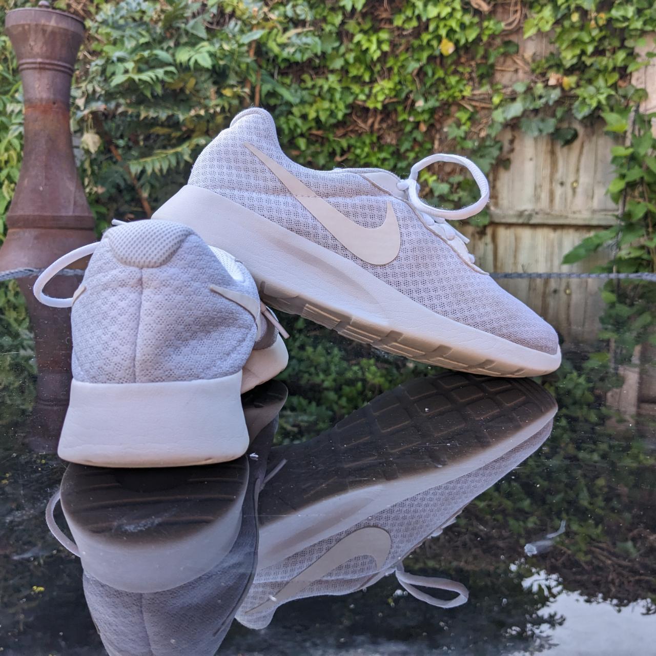 tanjun running shoes nike