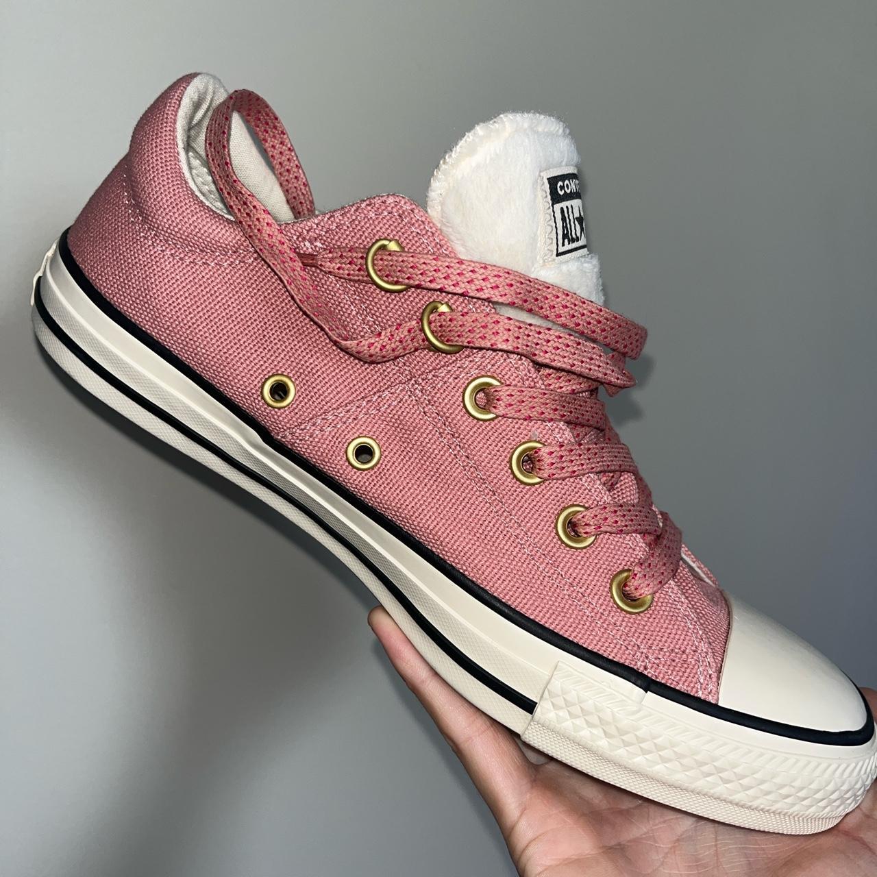 Pink converse size clearance 9