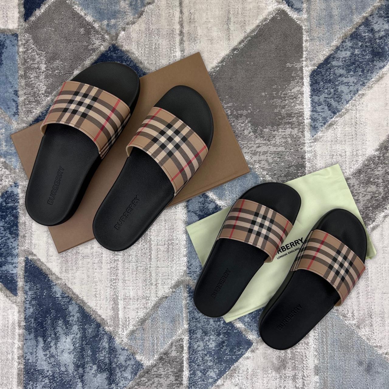 Burberry vintage shops check slides