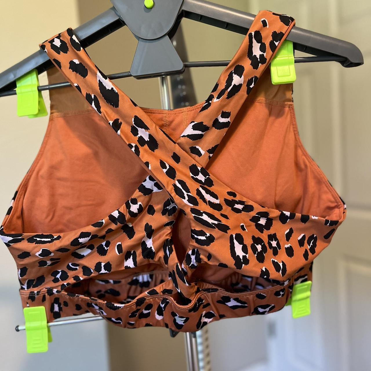 Fabletics no-bounce sports bra in piscina/reflective - Depop