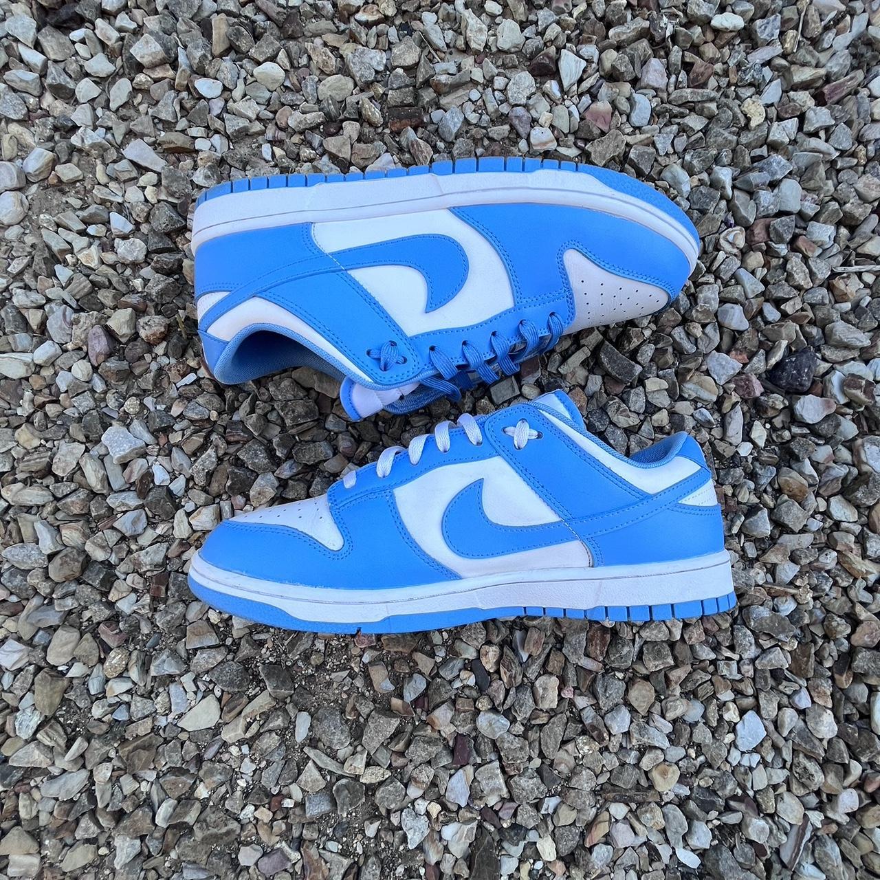 university blue dunk on feet