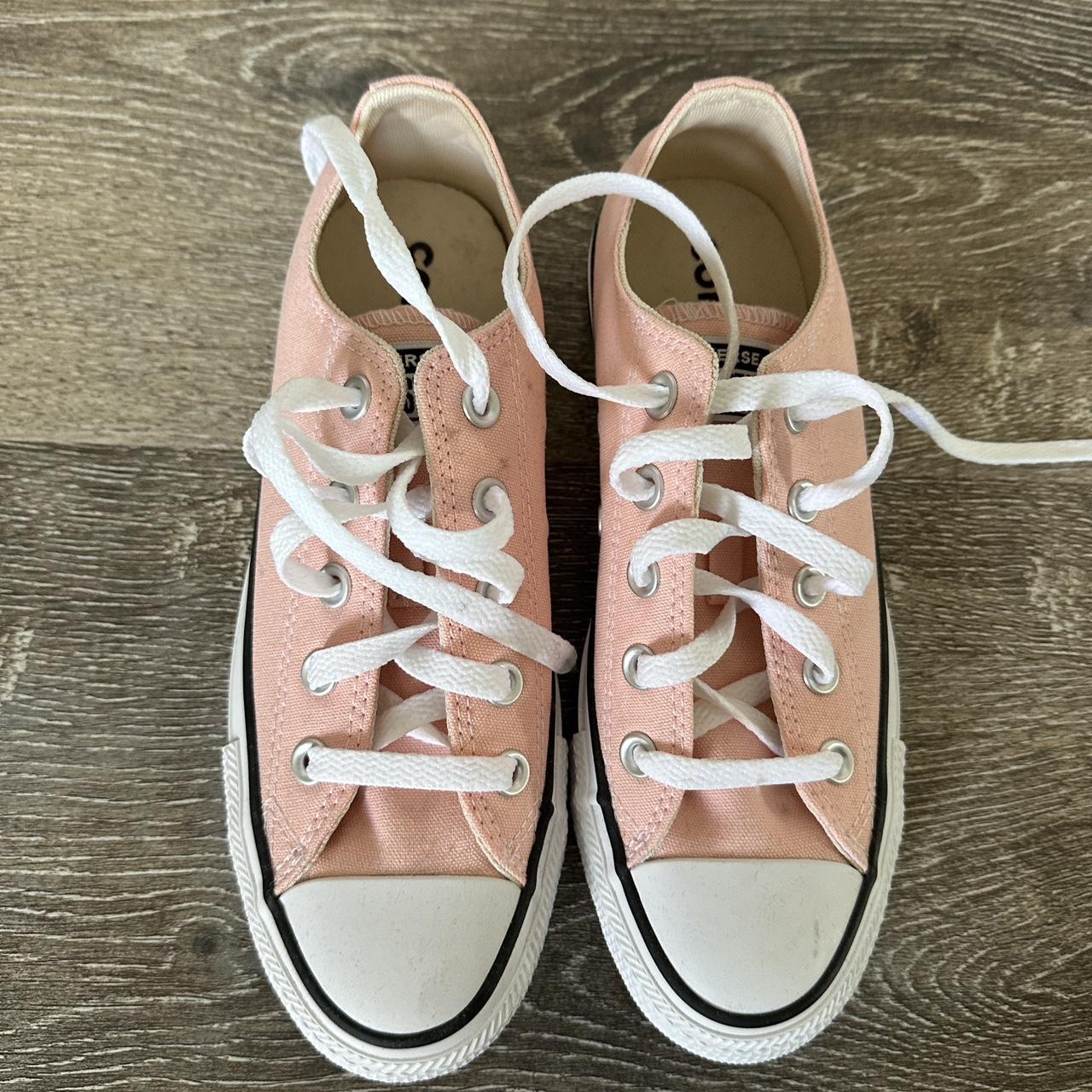 Converse light pink low tops *never worn* (no shoe box) - Depop