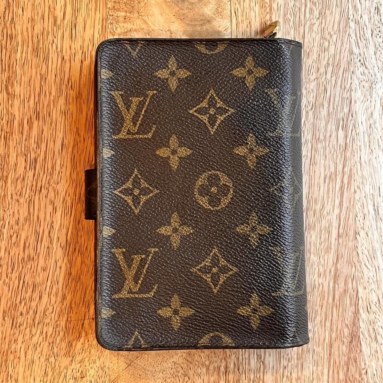 Authentic lv Louis Vuitton porte papier passport wallet, Women's