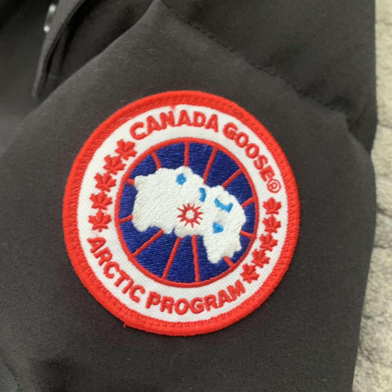 Canada Goose Wyndham parka Black with red badge -... - Depop