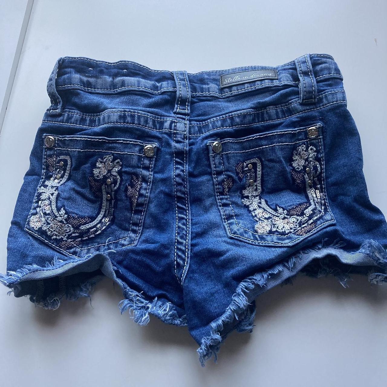 item listed by ronnielikesmilfs