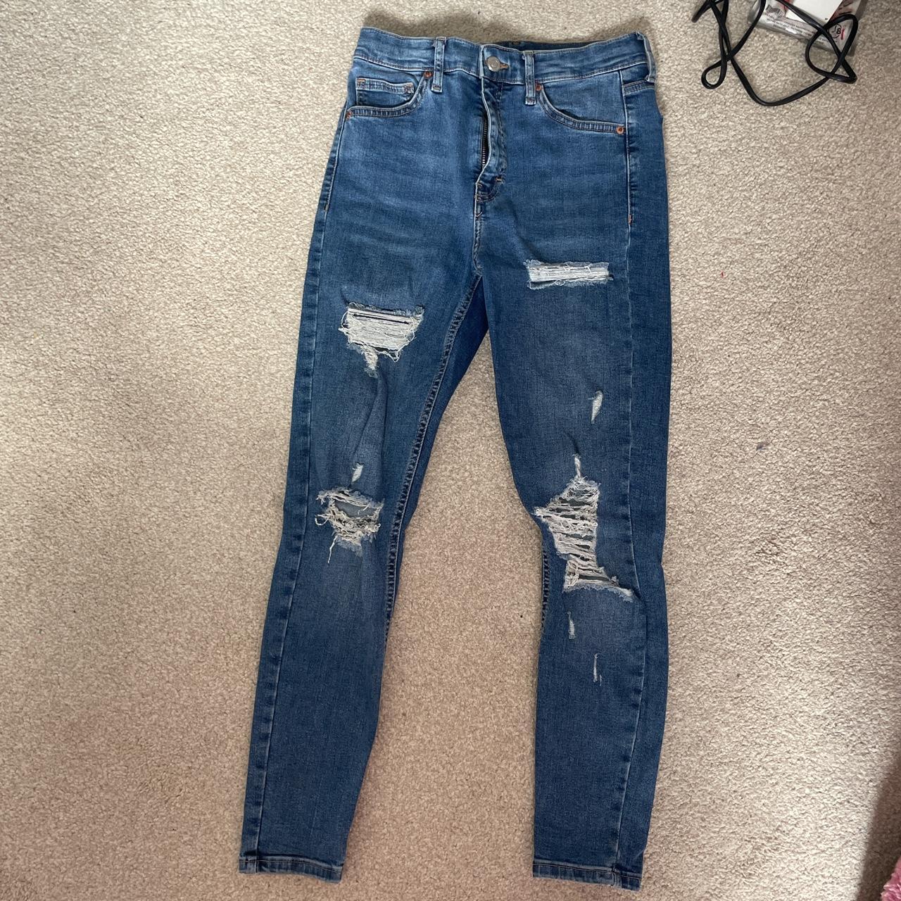 Size 8 skinny ripped jeans Perfect condition 💙💙 Depop