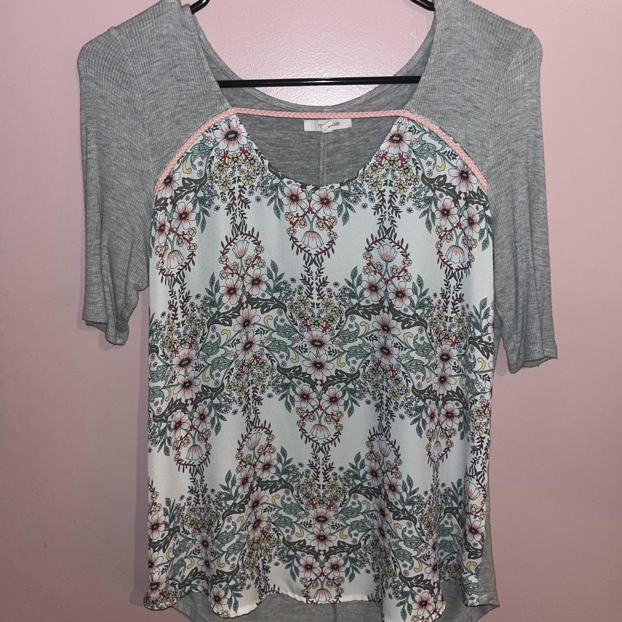 Grey and floral Maurices top, size small - Depop