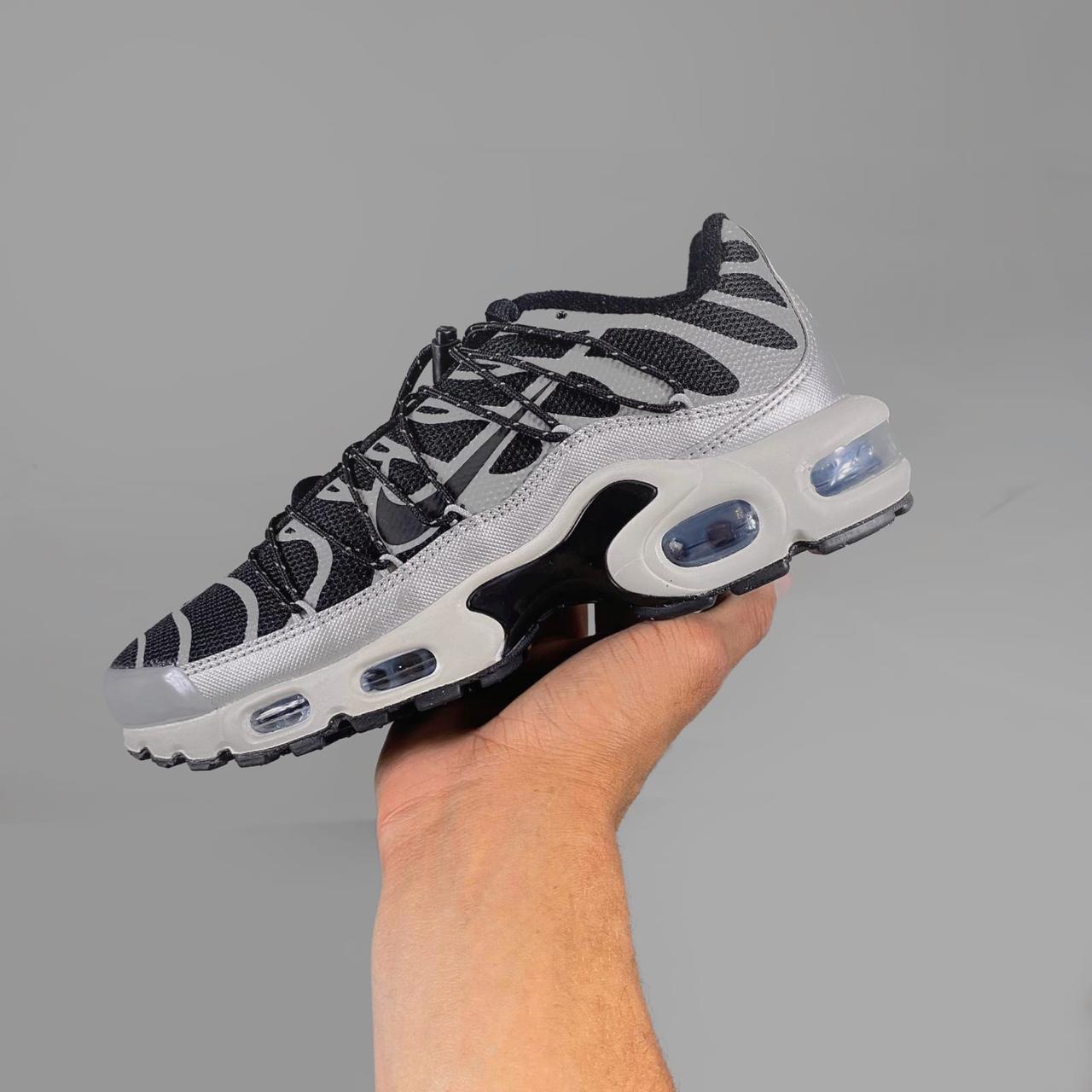 nike toggle trainers