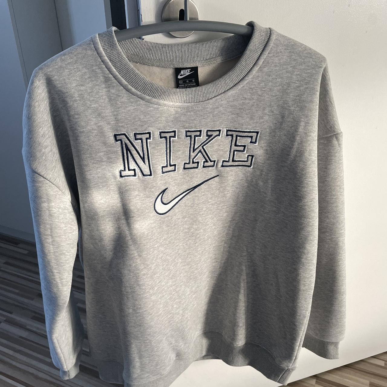 Nike Vintage Sweater - Depop