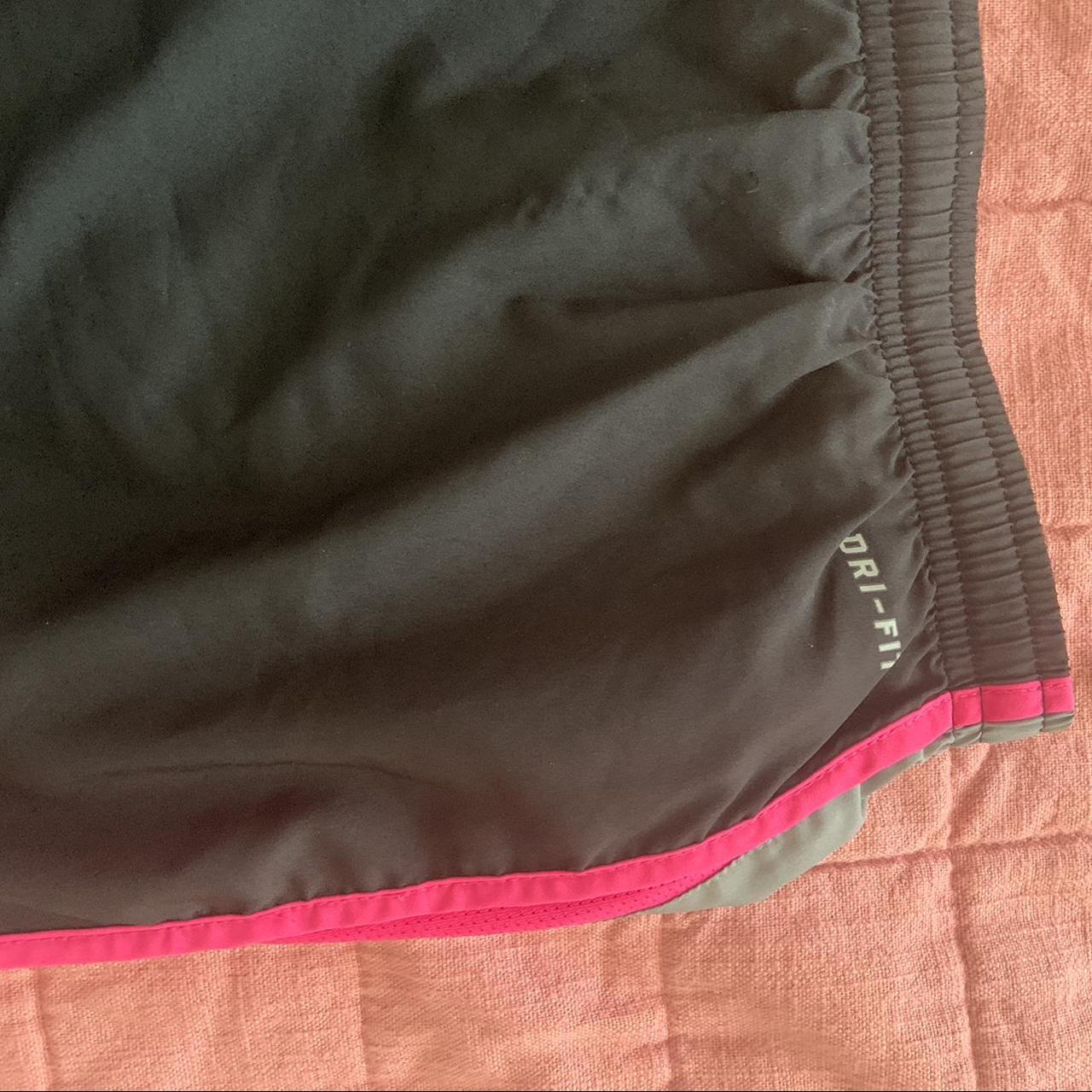 NIKE WOMENS WORKOUT SHORTS LARGE USED IN GOOD - Depop