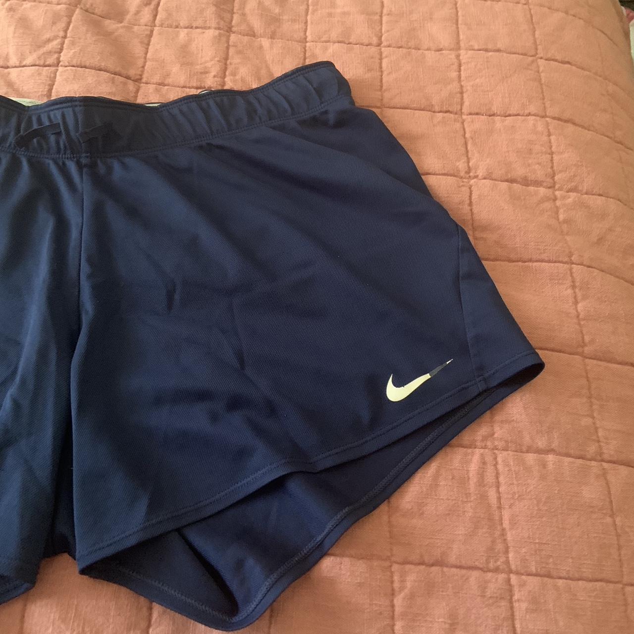 NIKE WOMENS WORKOUT SHORTS LARGE USED IN GOOD - Depop