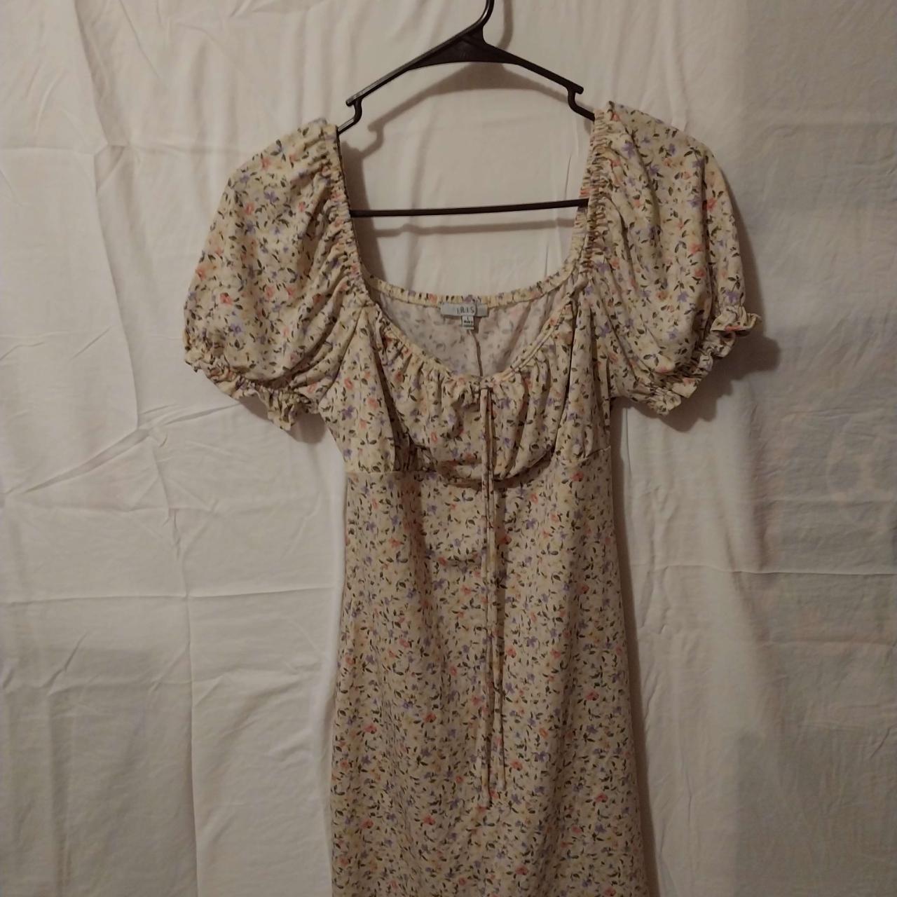 Iris, ditsy floral pale yellow/cream dress. Puffed... Depop