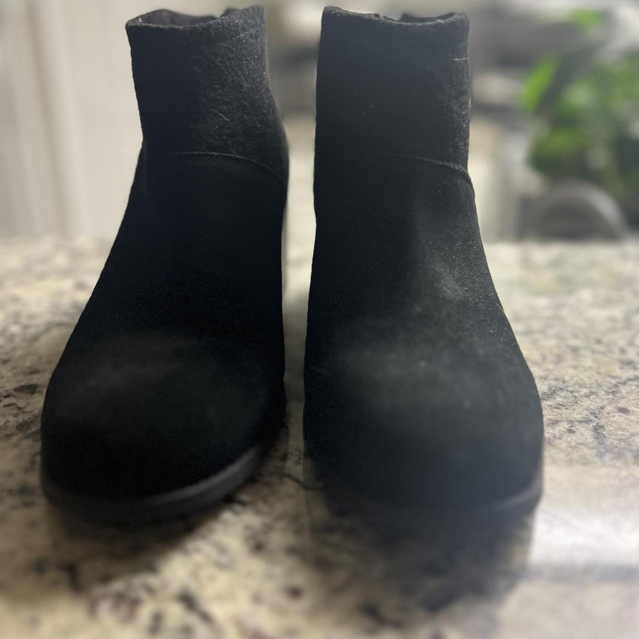black leather ankle boots, zipper works great, size 7.5 Depop