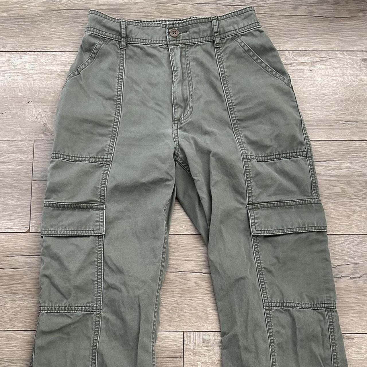 Green utility abercrombie and fitch pants Size: 0/25 - Depop