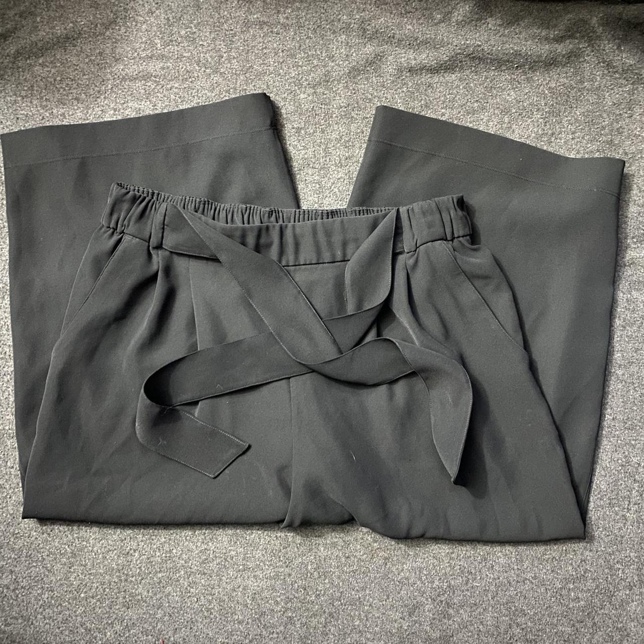 Lululemon Noir Crop Pants High Rise Size 6 100% - Depop