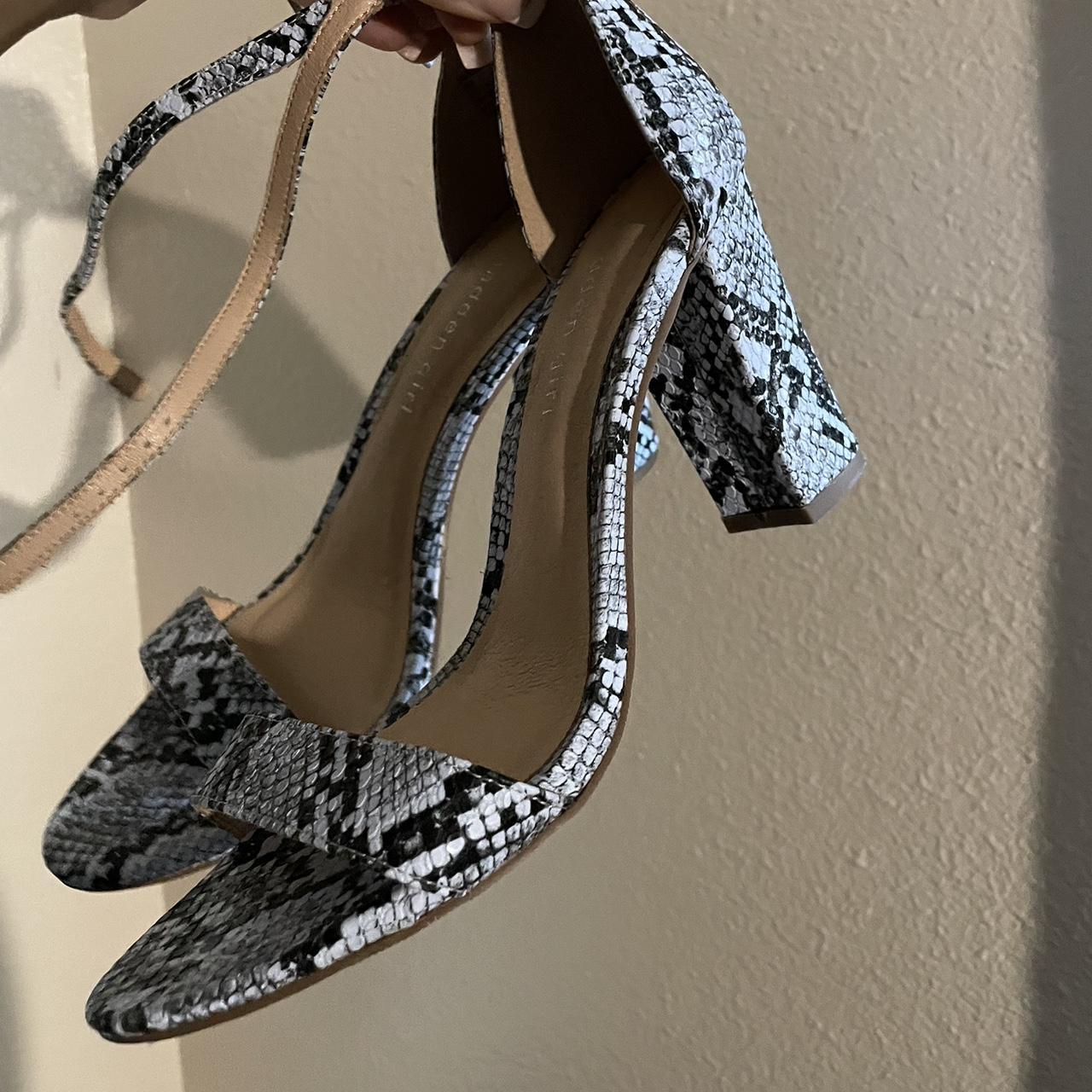 Snake skin heels in good condition no noticeable