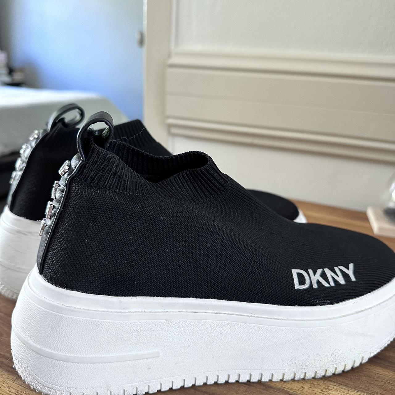 Dkny slip on sneakers deals