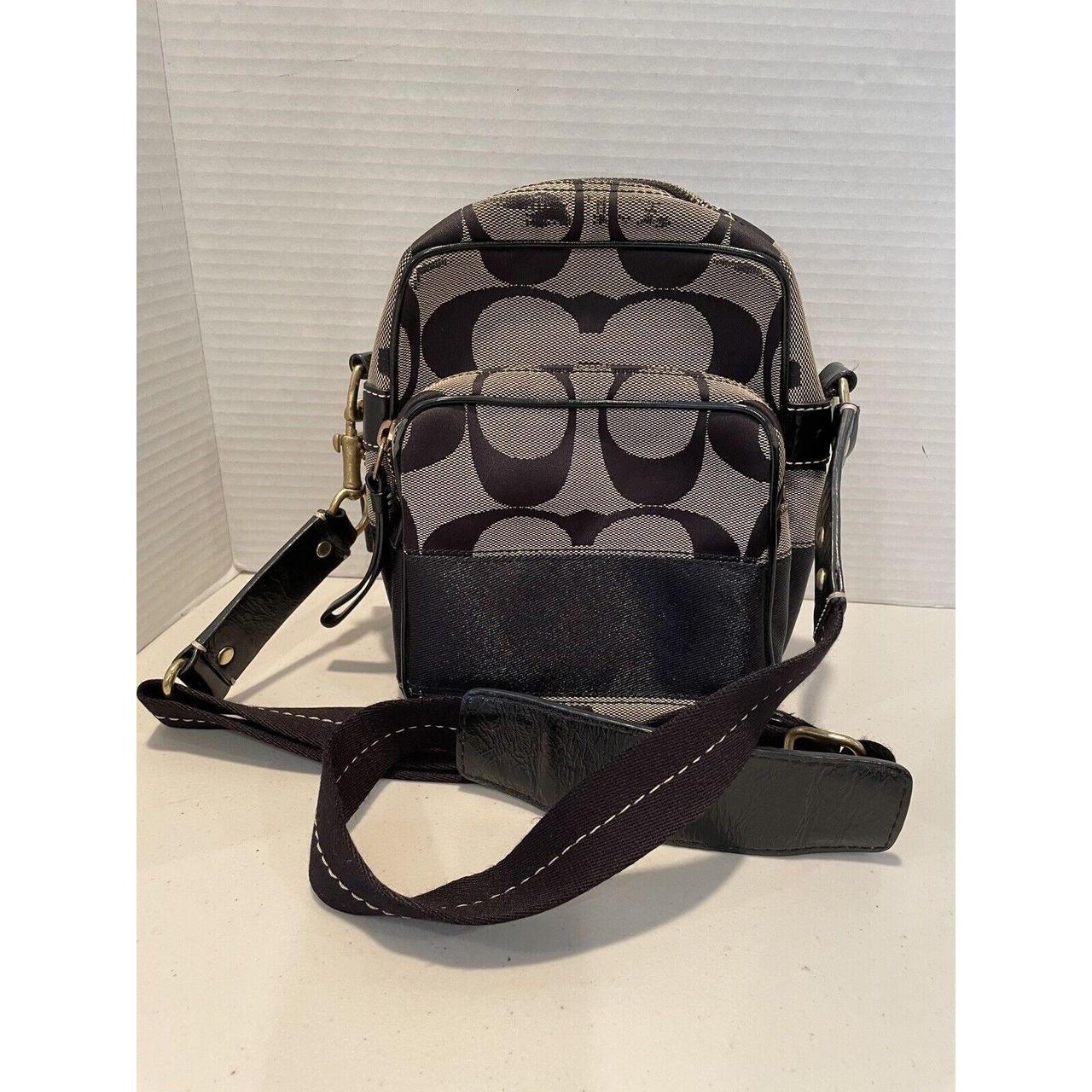 Coach F70183 Voyager Signature Crossbody Messenger - Depop