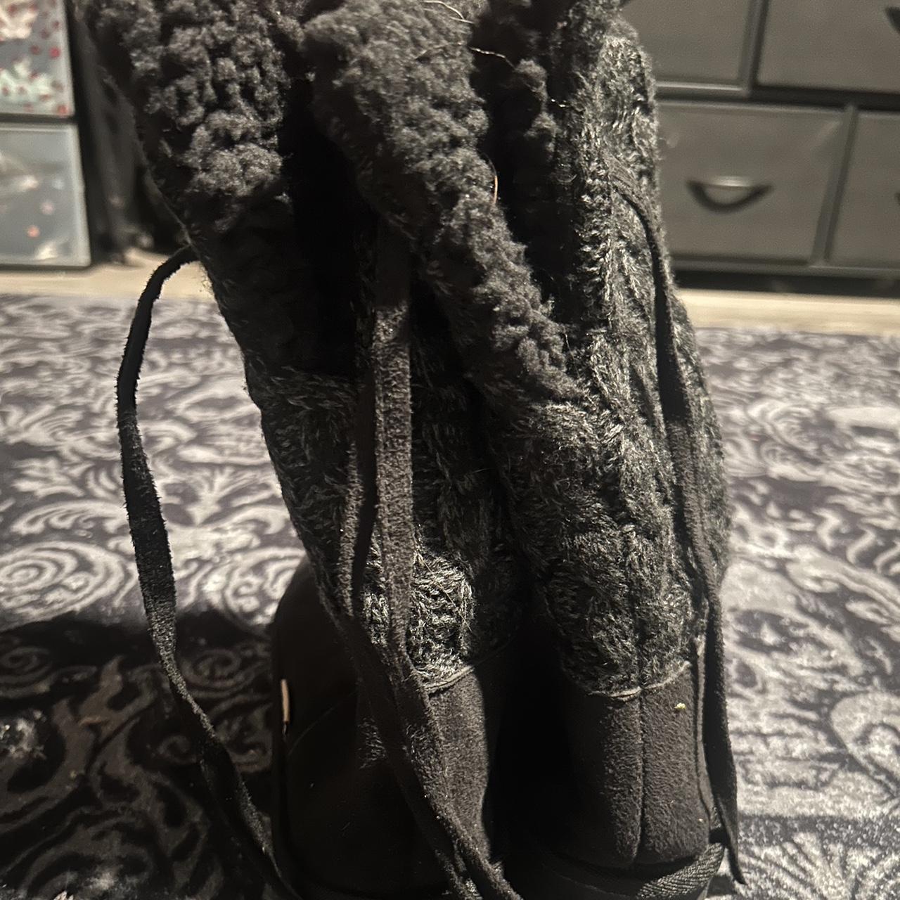 mukluks boots with furry inside Size 8 - Depop