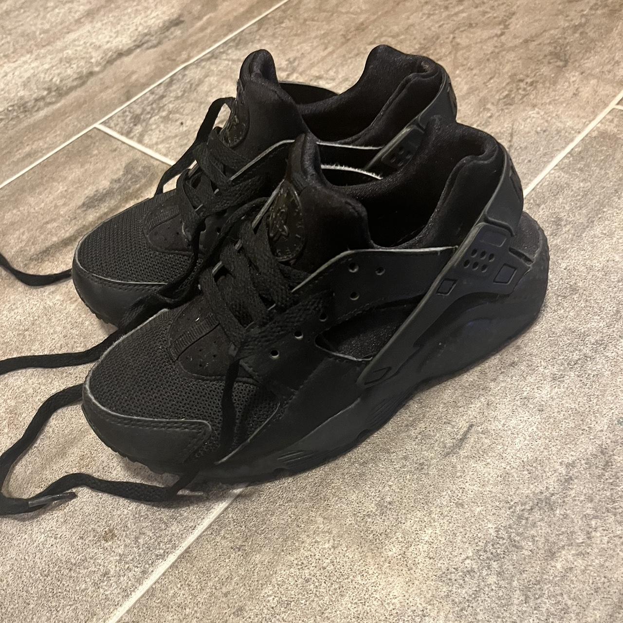 Kids Black Nike Huaraches Size 3.5y Depop