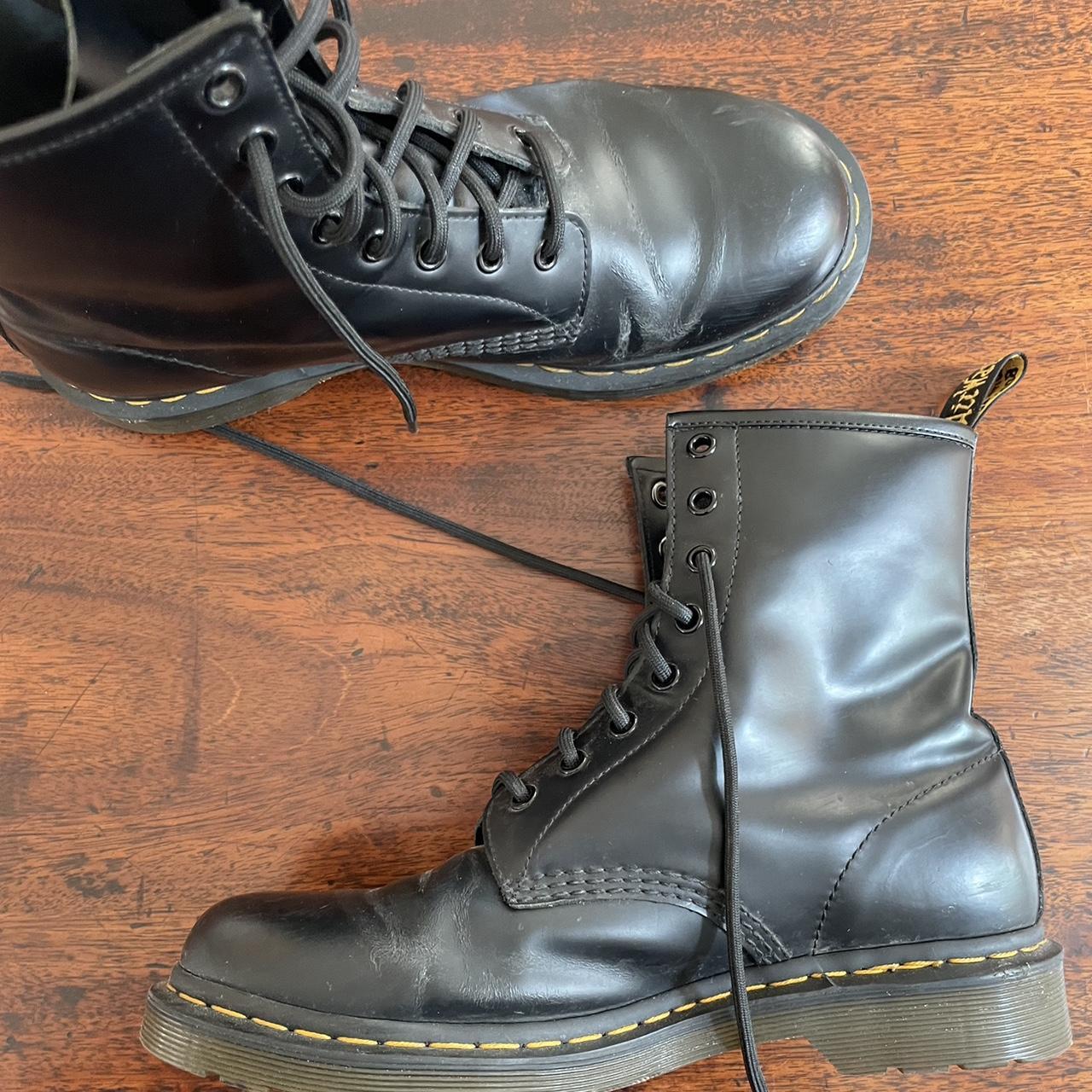 1460 Women's Smooth Leather Lace Up Boots in Black, Dr. Martens