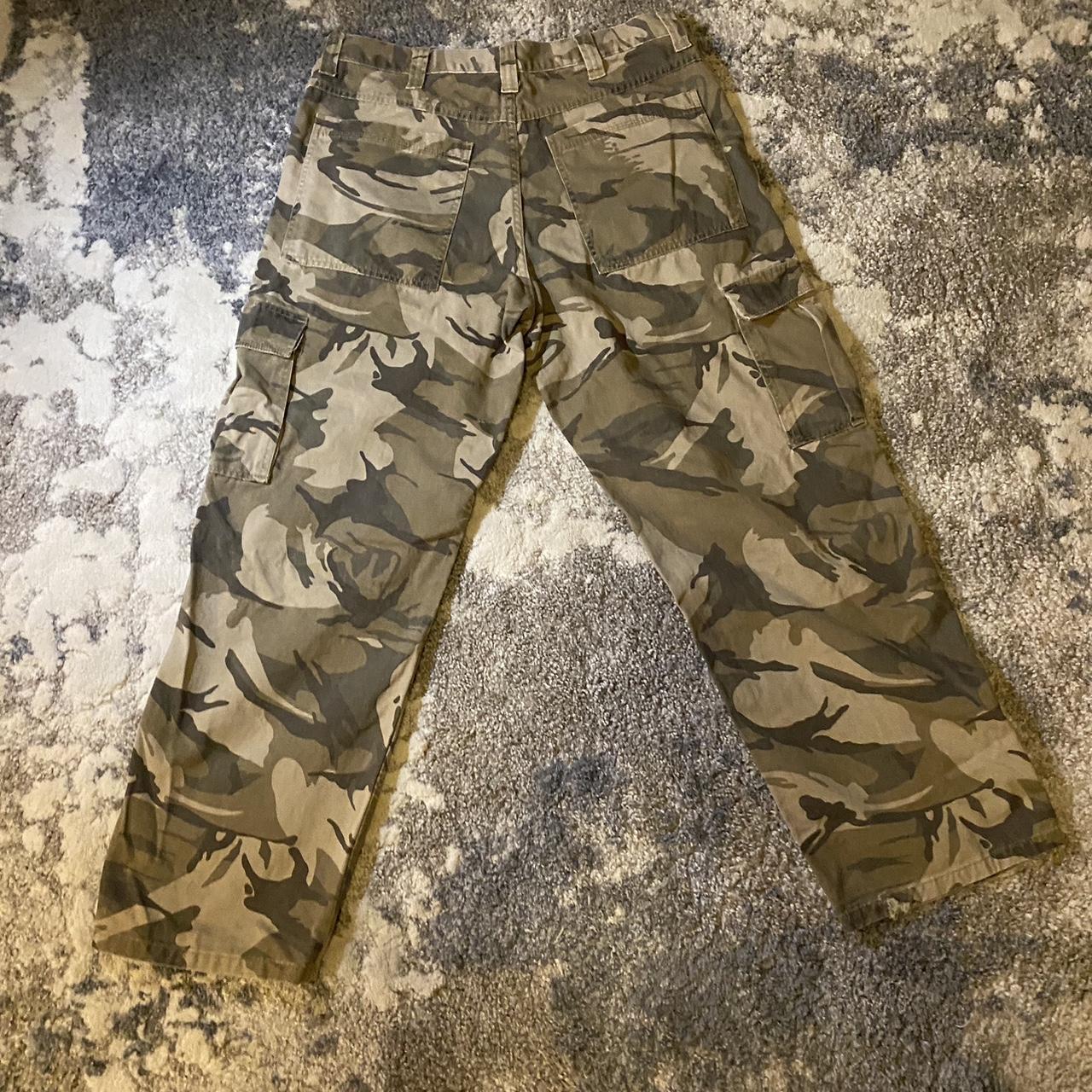 Camo Wrangler Cargo Jean Pants | SIZE 34 | Great... - Depop