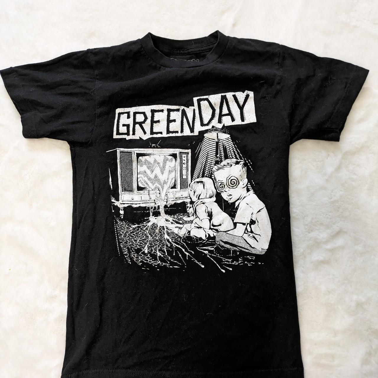 old hot topic greenday shirt :) i've had this shirt - Depop