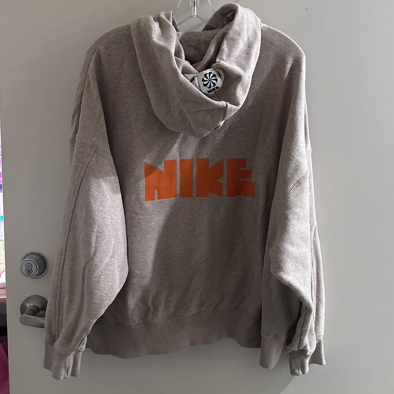 Tan vintage nike online hoodie