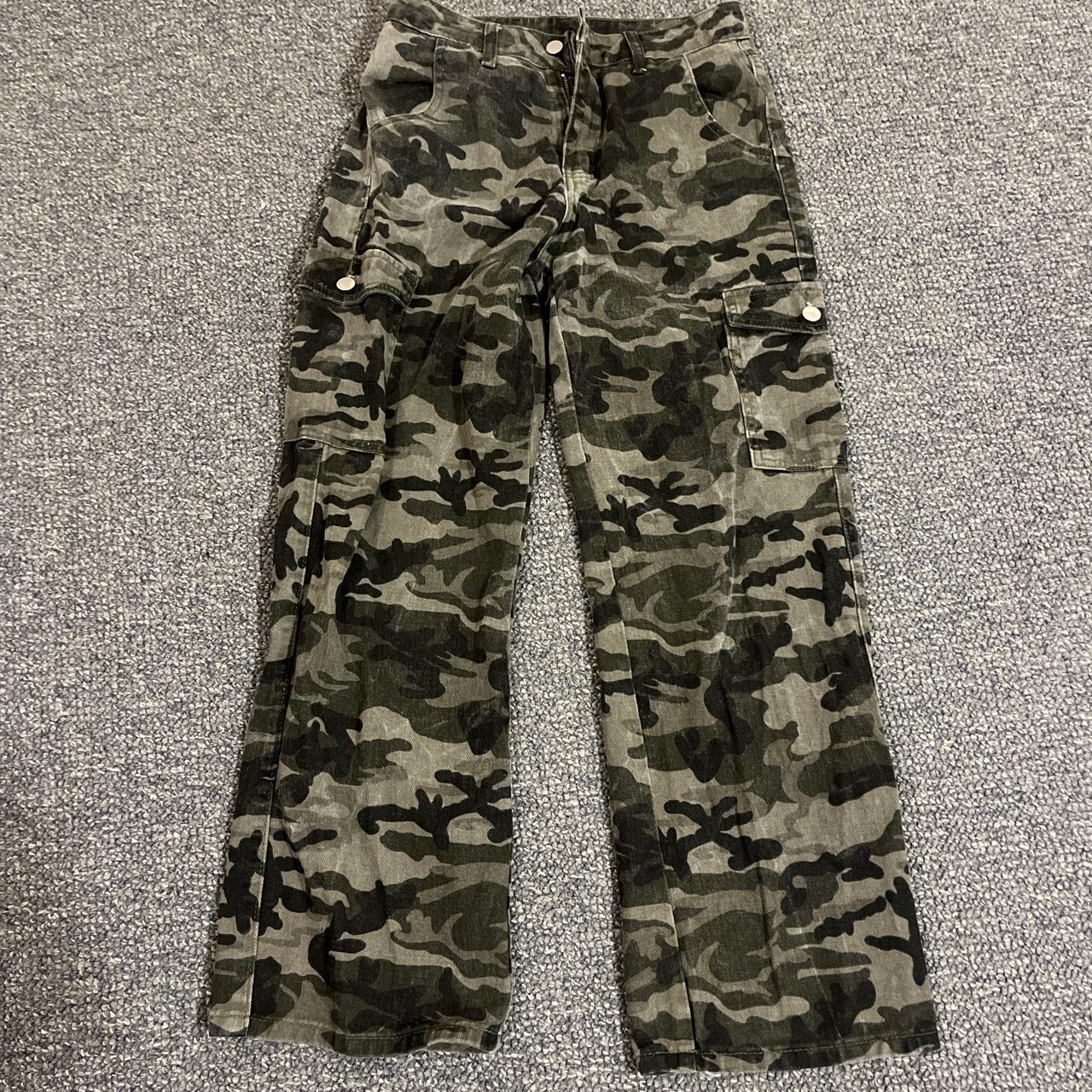 shien cargo pants wear at the bottom small fits... - Depop