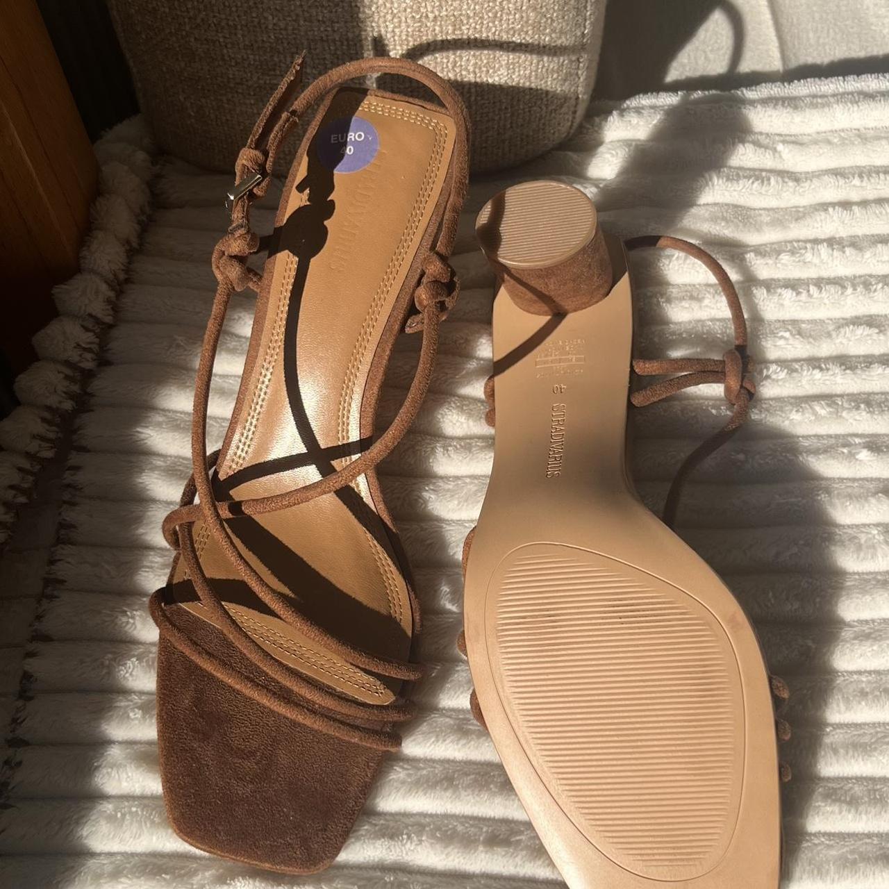 Stradivarius Sandaletten mit Absatz Neu und... - Depop