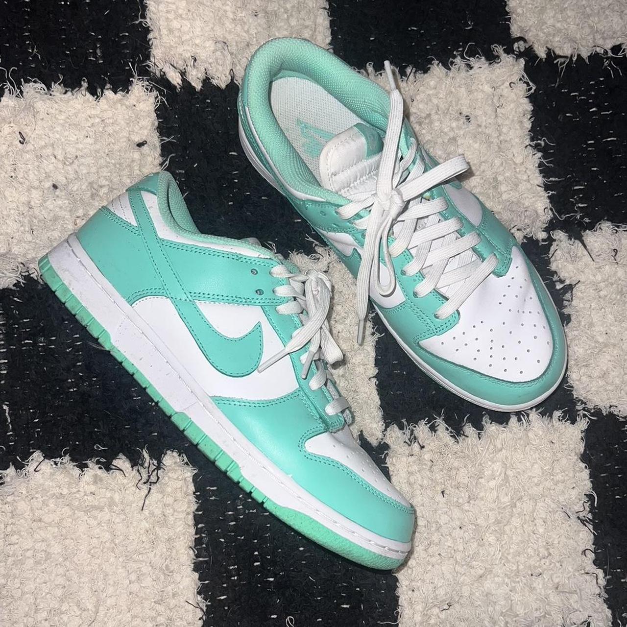 Nike Dunk low green glow, Women’s size 9, men’s