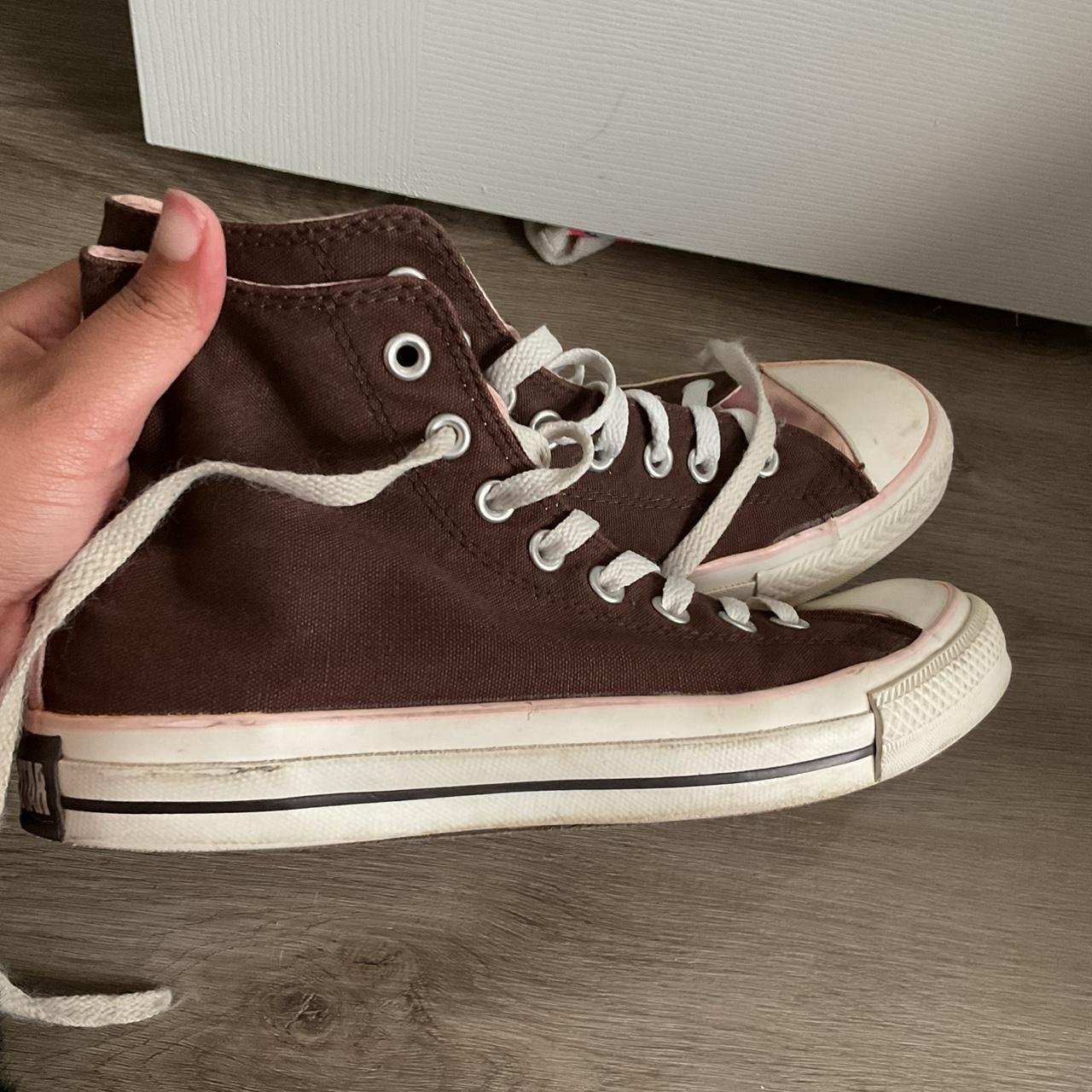 Ladies brown leather clearance converse