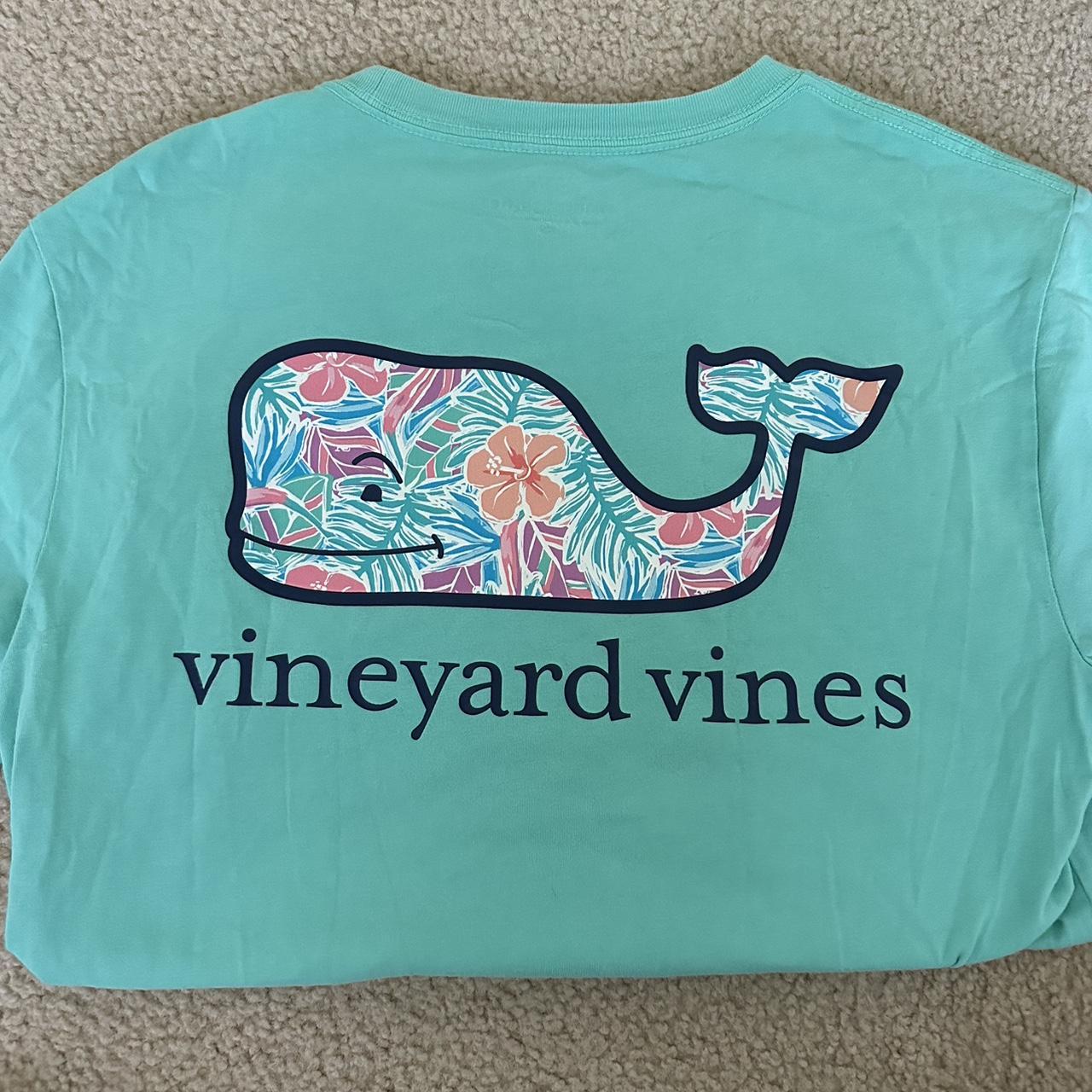 Baby blue floral vineyard vines tee shirt - Depop