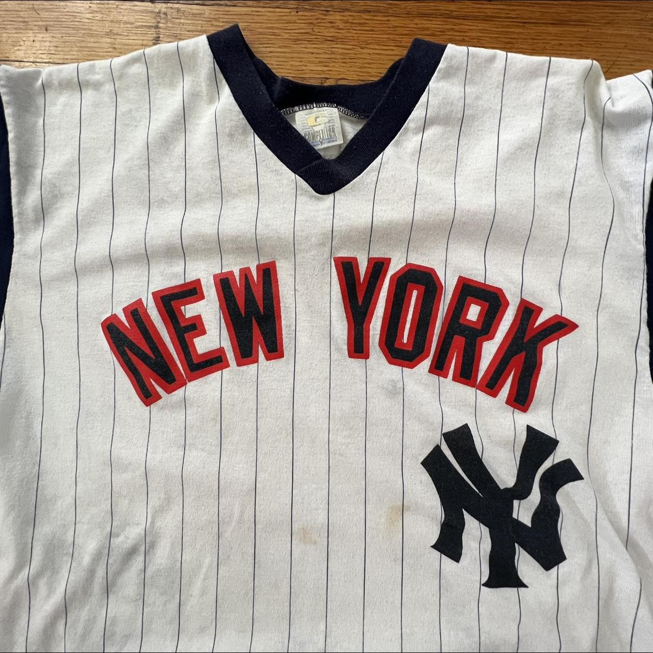 NY Yankees V neck tee shirt Super cute classic NY - Depop