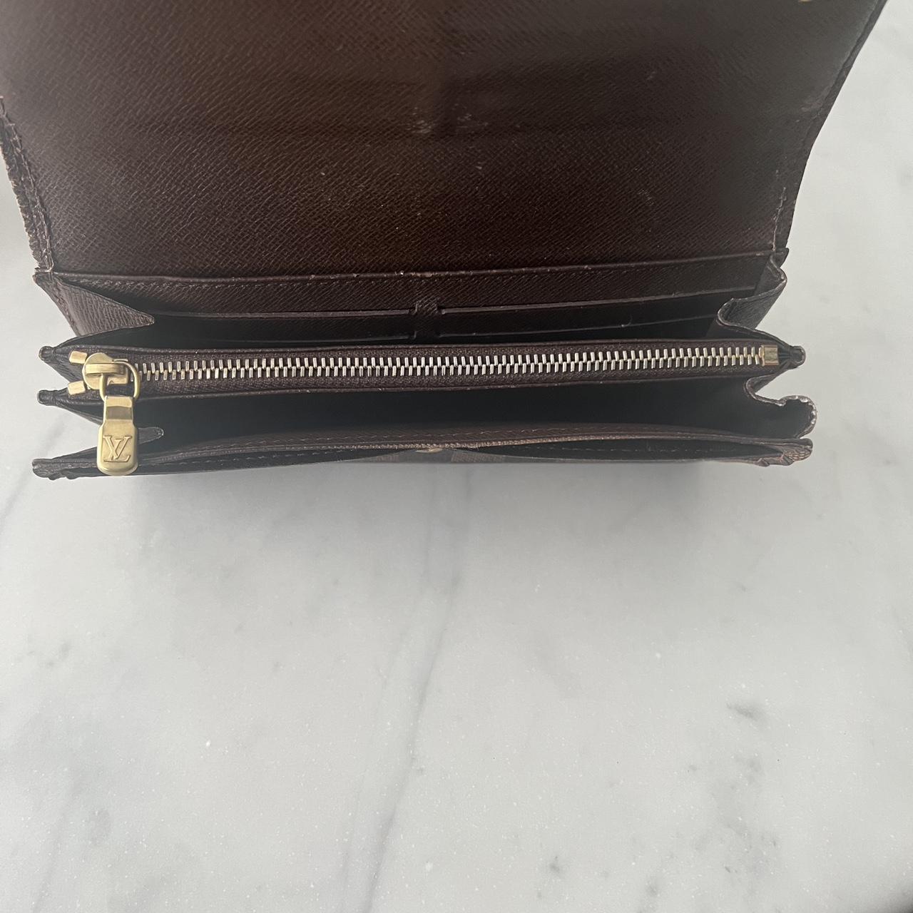 Louis Vuitton sarah wallet Damier print with gold - Depop