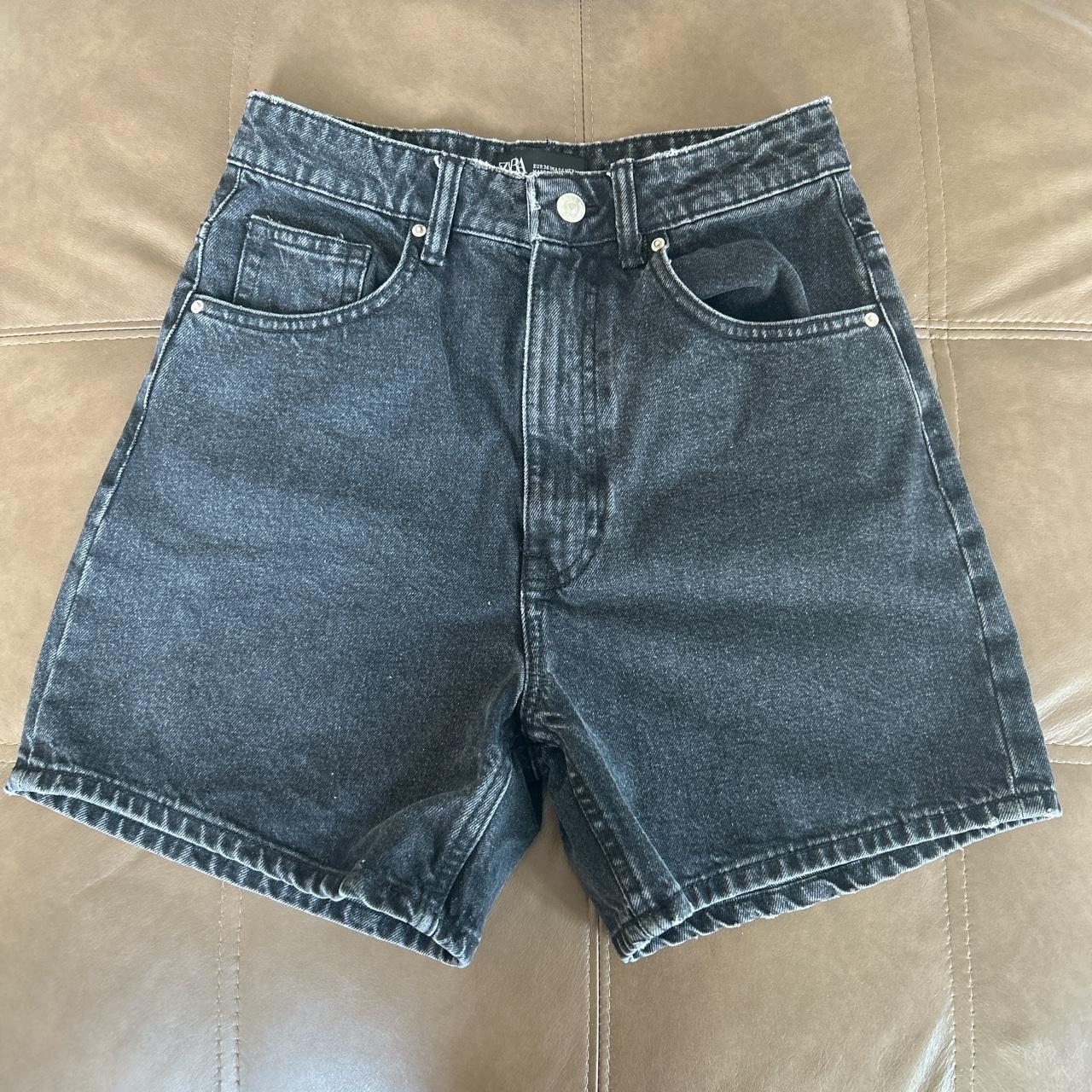 Zara mom shorts, black washed, size 4 - Depop