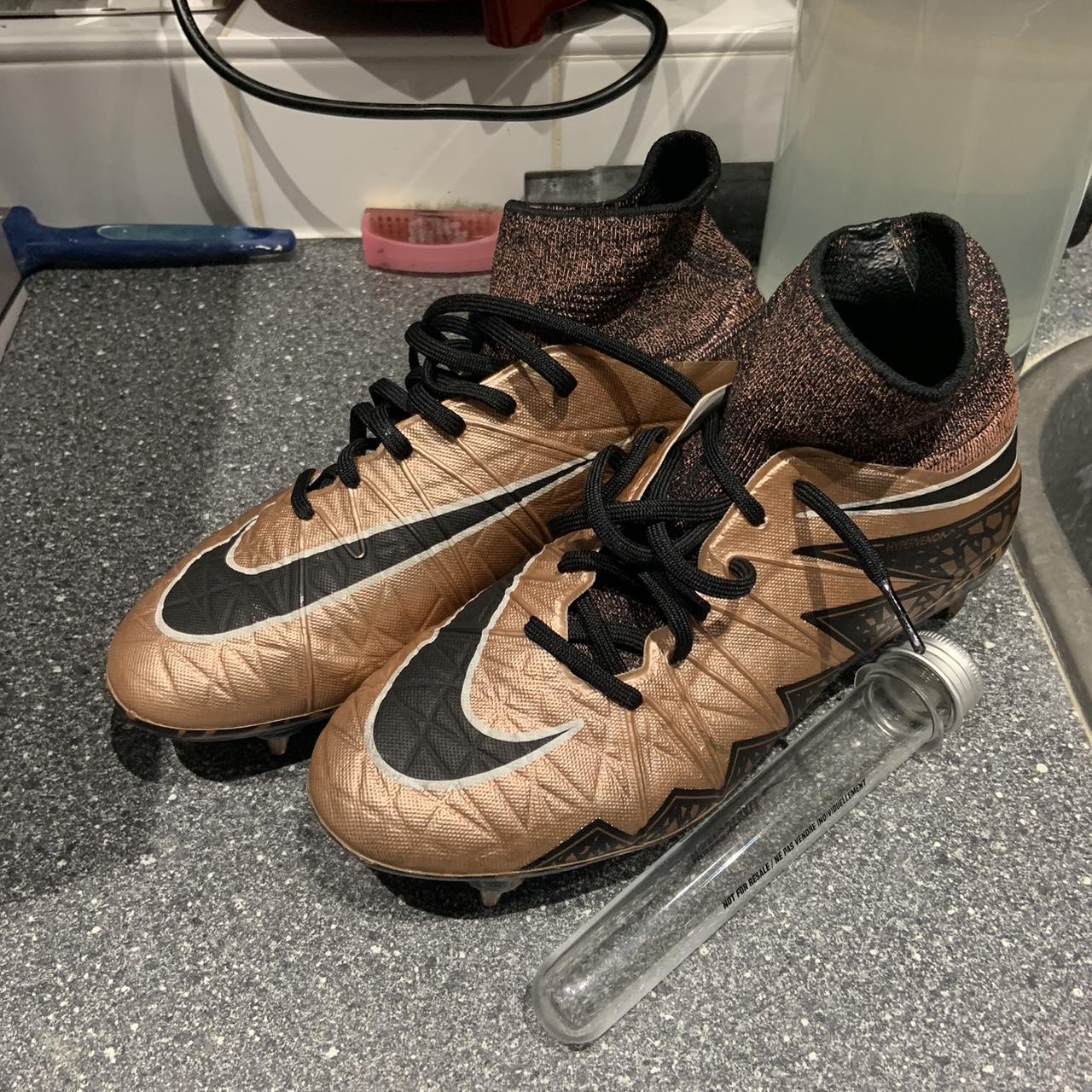 nike hypervenom phantom size 12