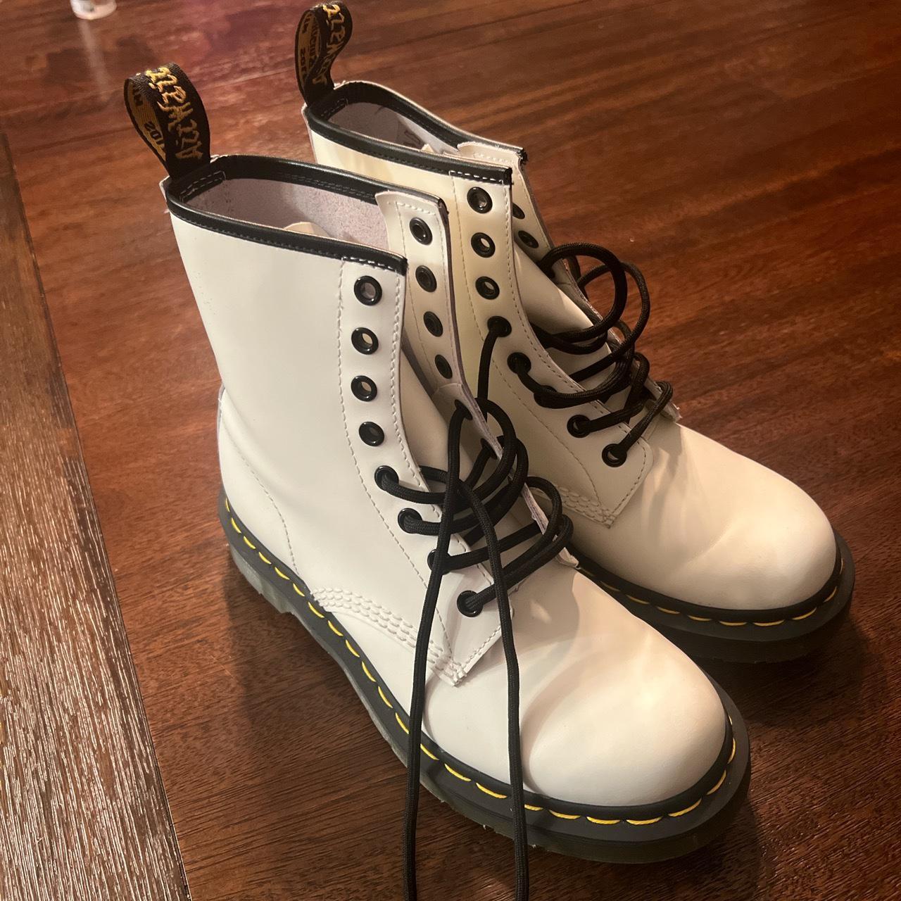 Depop doc best sale martens size 7